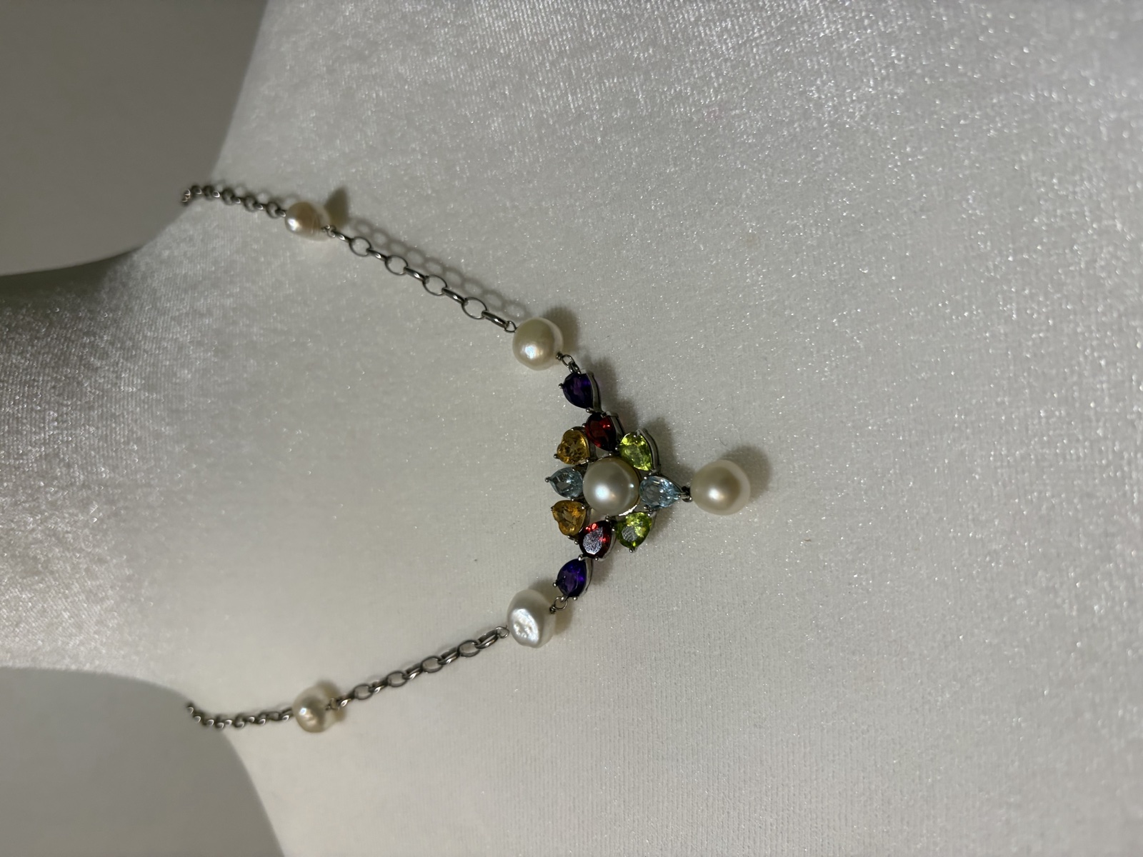 Pearl-look and multicolor cluster pendant necklace