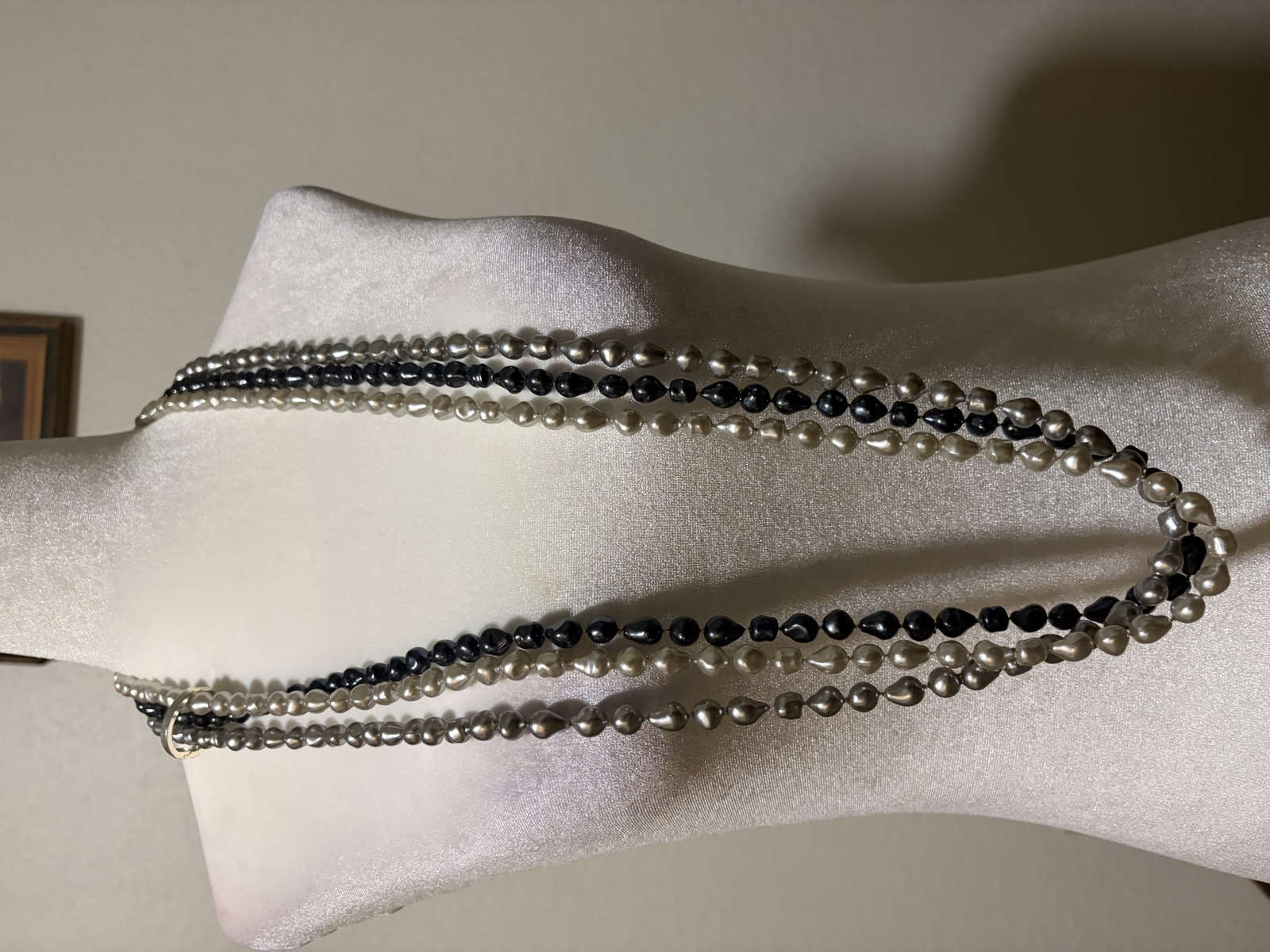 Layered gray and black pearl-look bead necklace