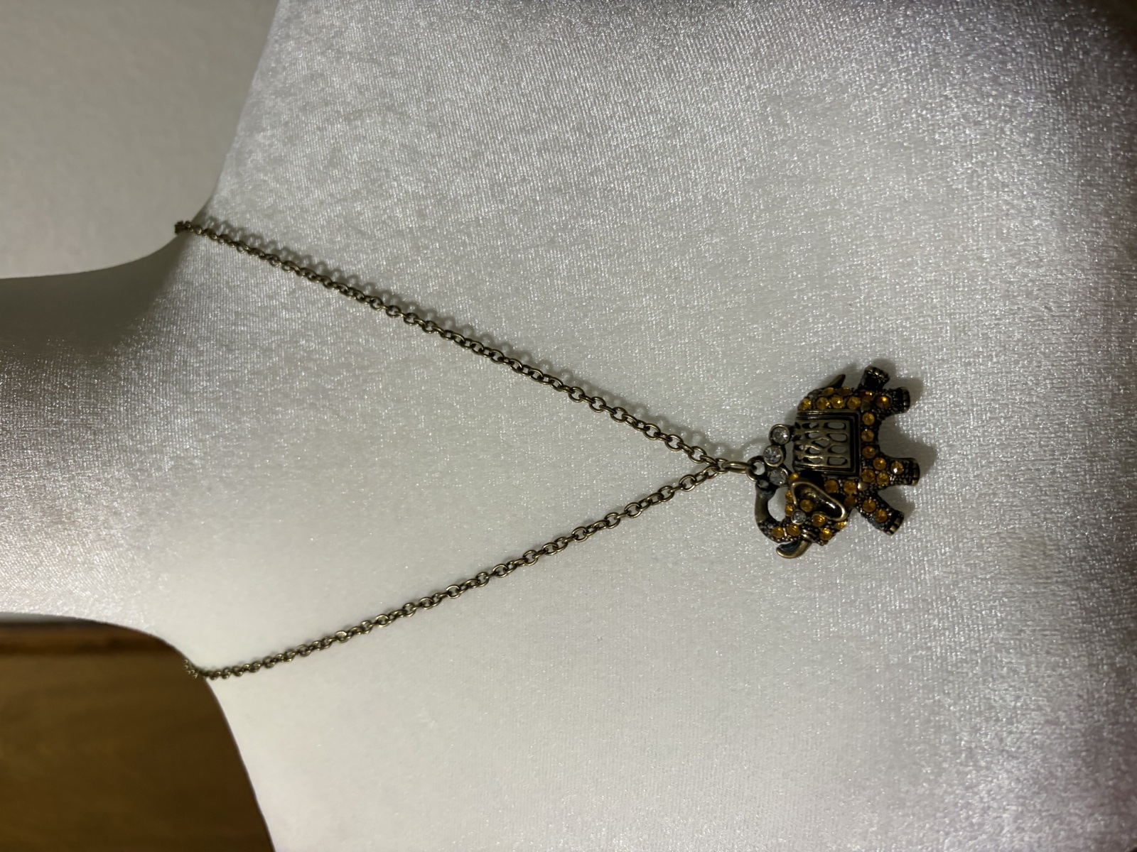 Decorative turtle pendant necklace