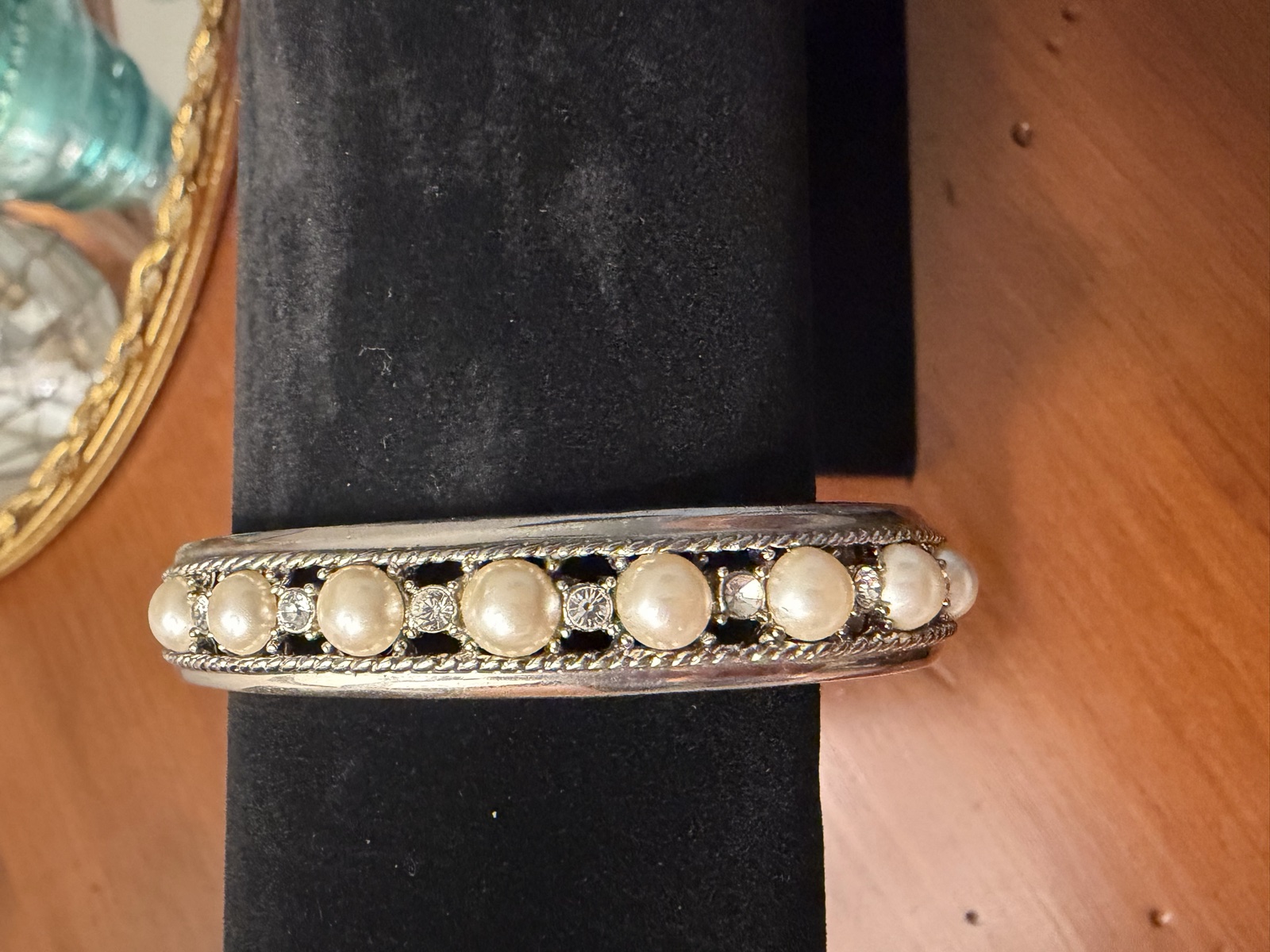 Pearl-look and rhinestone cuff