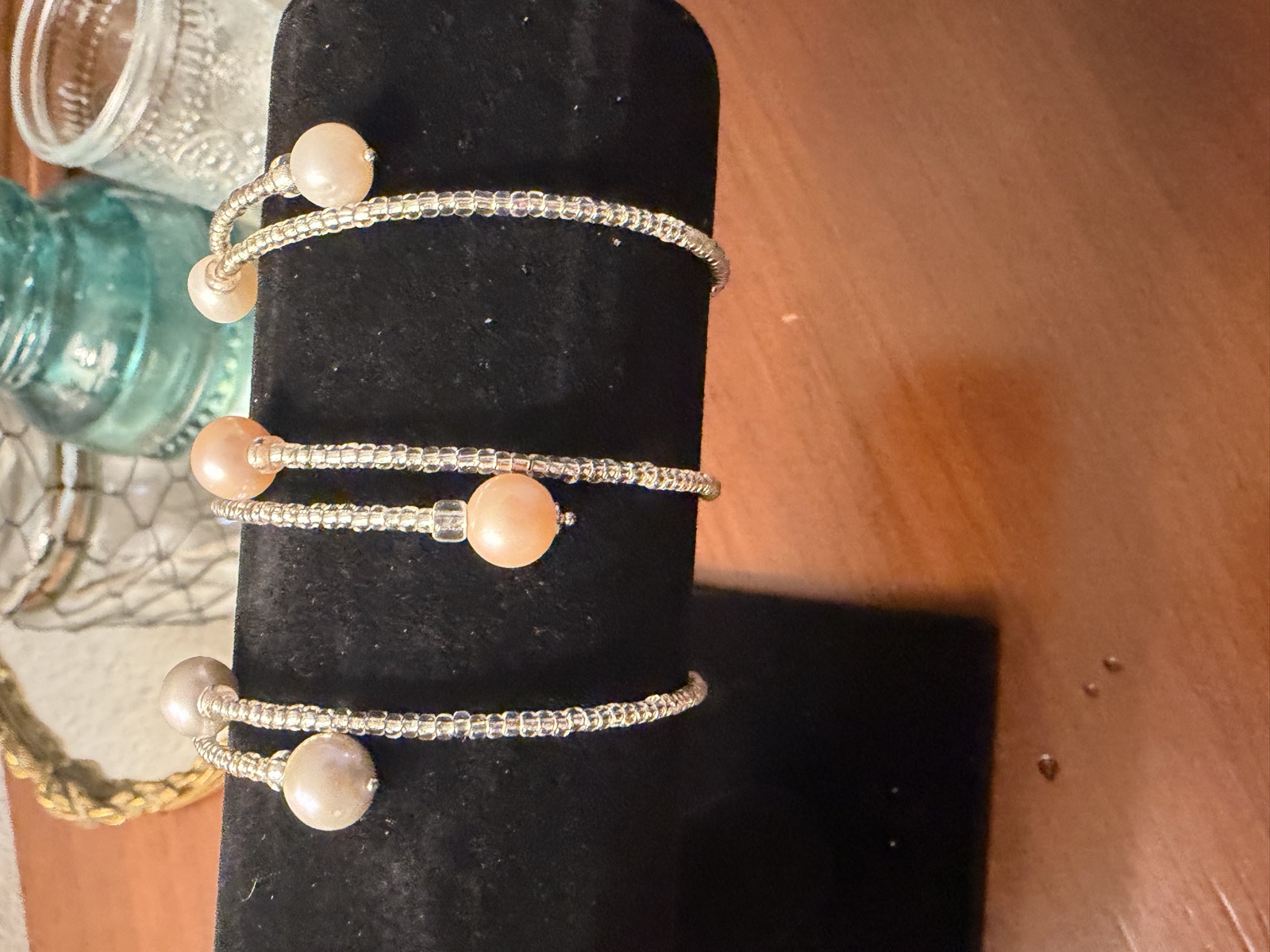 Pearl-look wire bracelet group