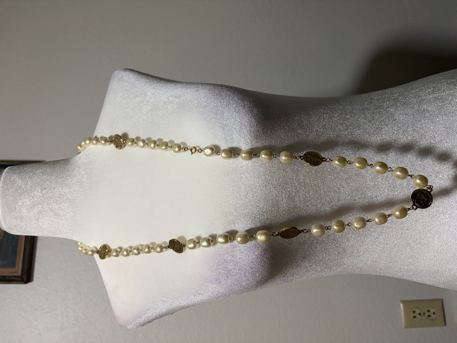 Cream pearl-look necklace with coin accents